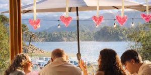 Convertir el sabor en experiencia que invita: en su día, Villa Pehuenia-Moquehue homenajea a sus trabajadores gastronómicos