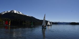 Vuelven las velas al lago Moquehue: se viene la 2da Regata Provincial del Pehuén en Villa Pehuenia Moquehue