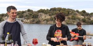 A la Mesa: sabores y música frente al lago en Villa Pehuenia Moquehue. ¿Cómo sería tu momento?